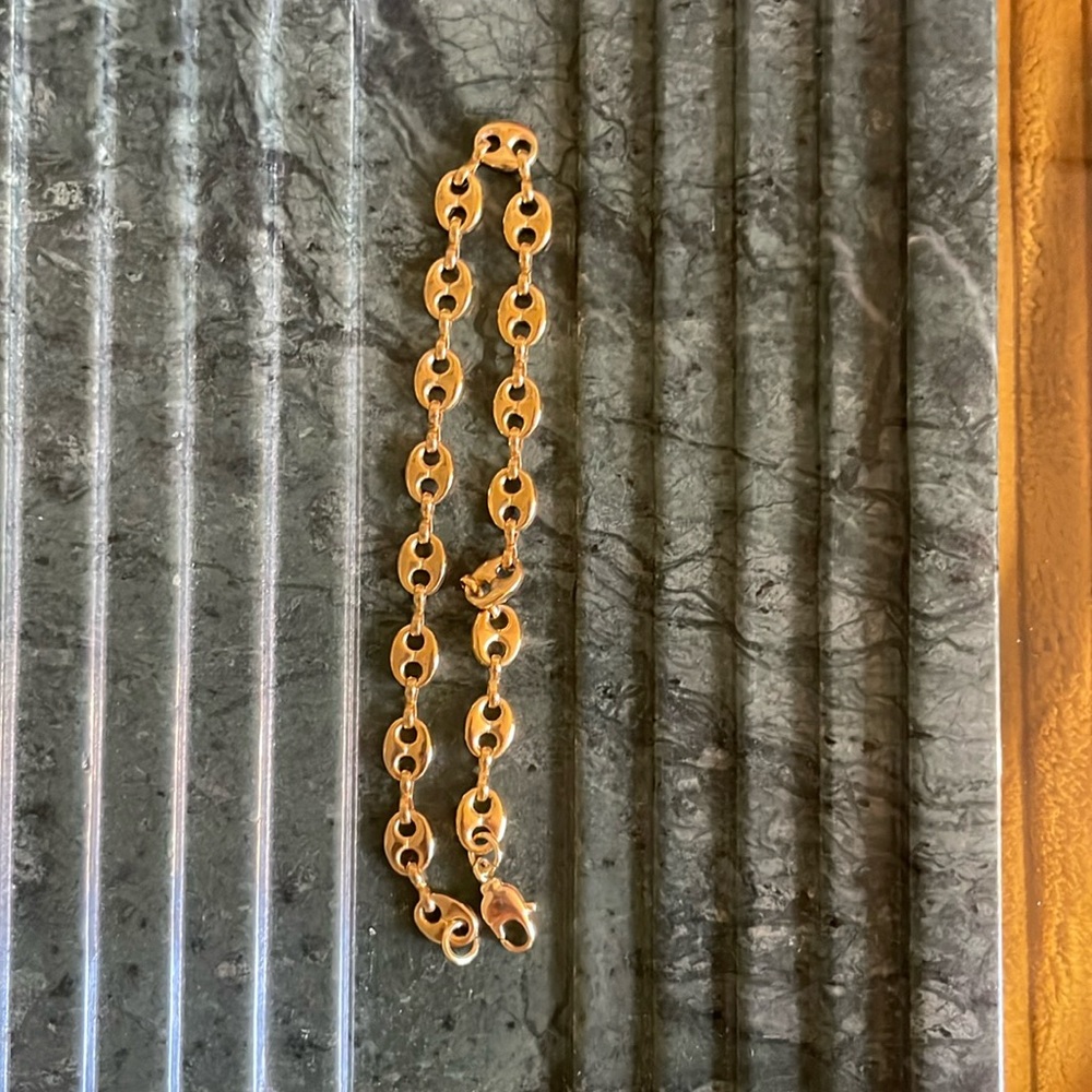 HRH COLLECTION “ABSTRACT G LINK” GOLD TONED BRACELET